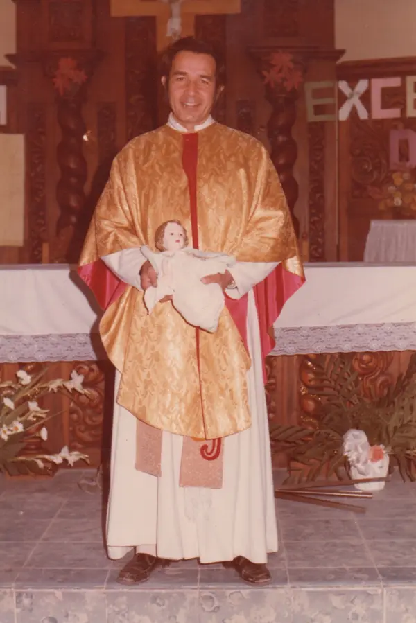 Padre Amador (Vicario cooperador desde 1973 y primer párroco al erigirse la parroquia (1986), teminó su servicio aqui en 1990)